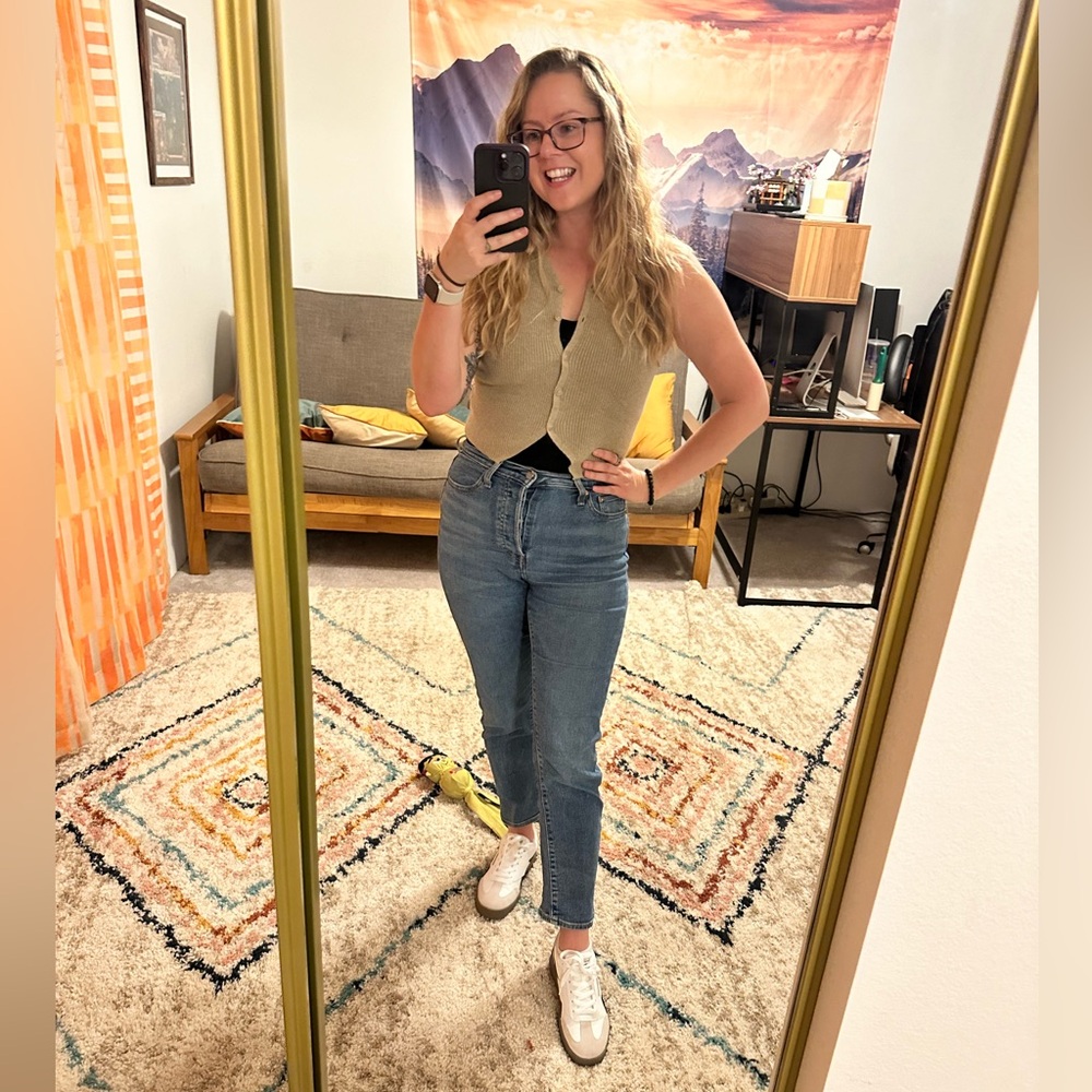 Meet your Posher, Ayla